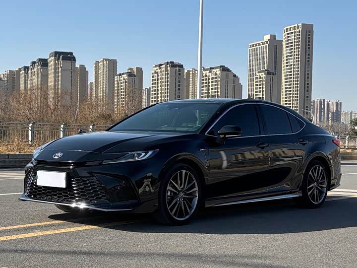 Фото 1 - Toyota Camry