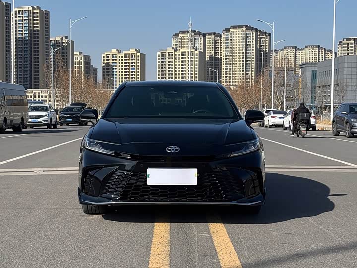 Фото 2 - Toyota Camry