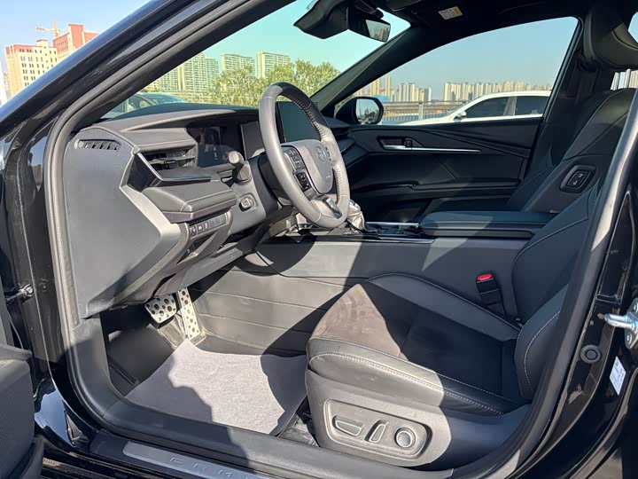 Фото 4 - Toyota Camry