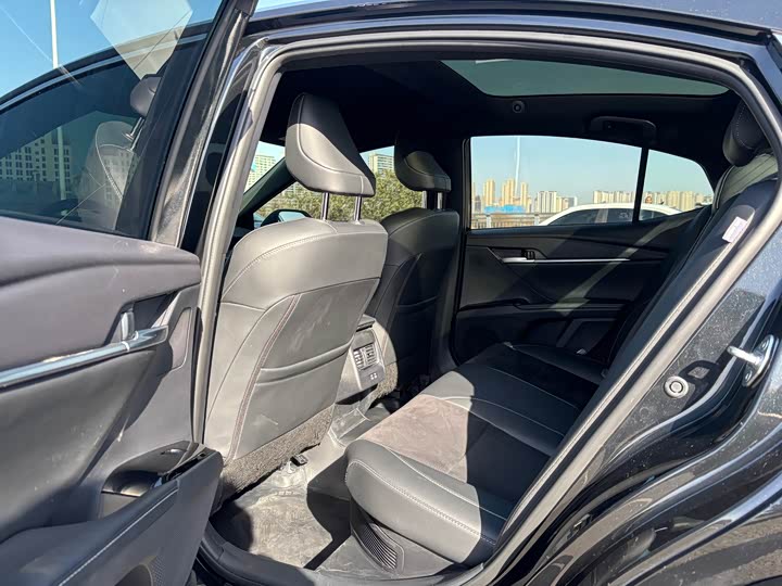 Фото 5 - Toyota Camry