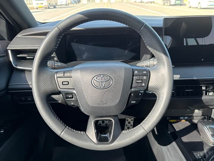 Фото 7 - Toyota Camry