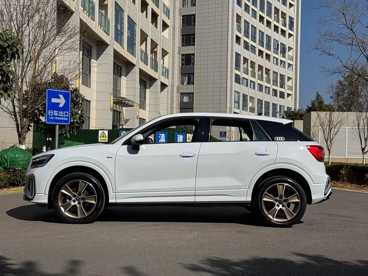 Фото 6 - Audi Q2L