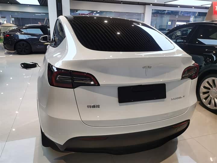 Фото 6 - Tesla Model Y