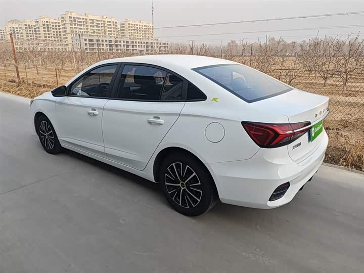 Фото 5 - Roewe i5