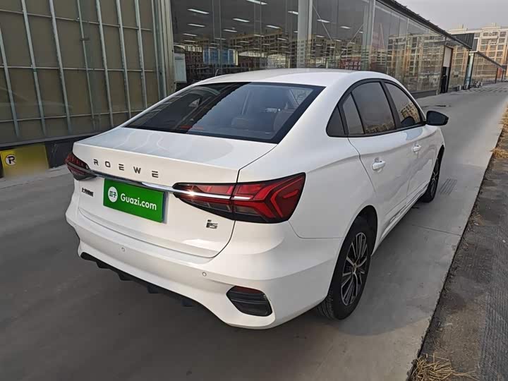 Фото 7 - Roewe i5