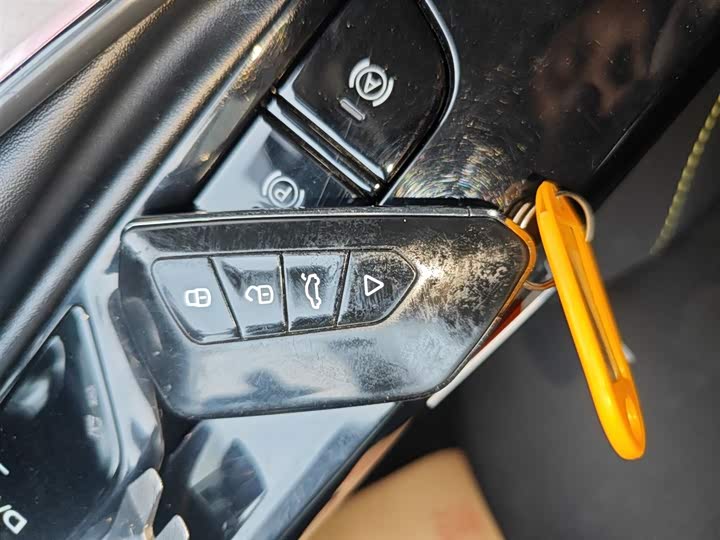 Фото 9 - Roewe i5