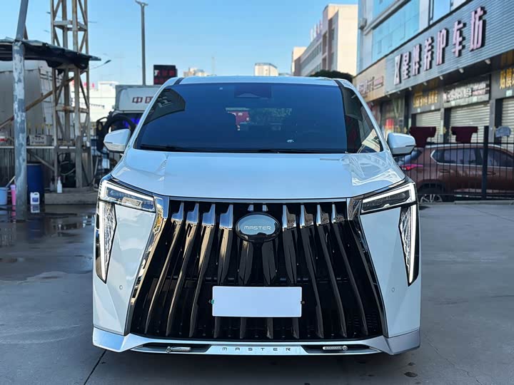 Фото 2 - GAC Trumpchi M8