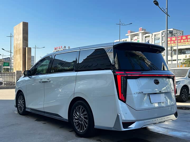 Фото 4 - GAC Trumpchi M8