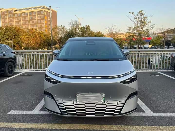 Фото 2 - XPeng X9