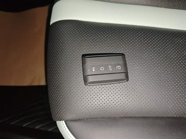 Фото 9 - Tank 300