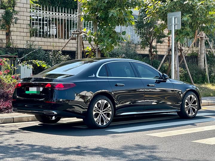 Фото 9 - Mercedes-Benz E-Class Hybrid