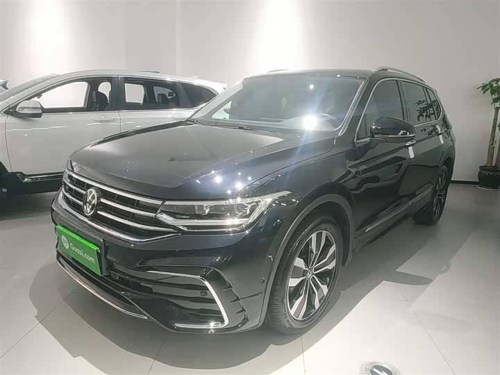 Фото 2 - Volkswagen Tiguan L Pro