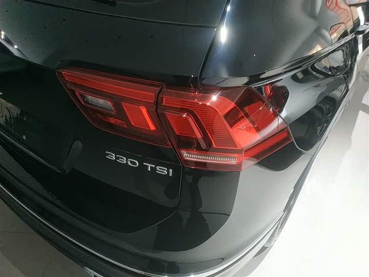 Фото 8 - Volkswagen Tiguan L Pro