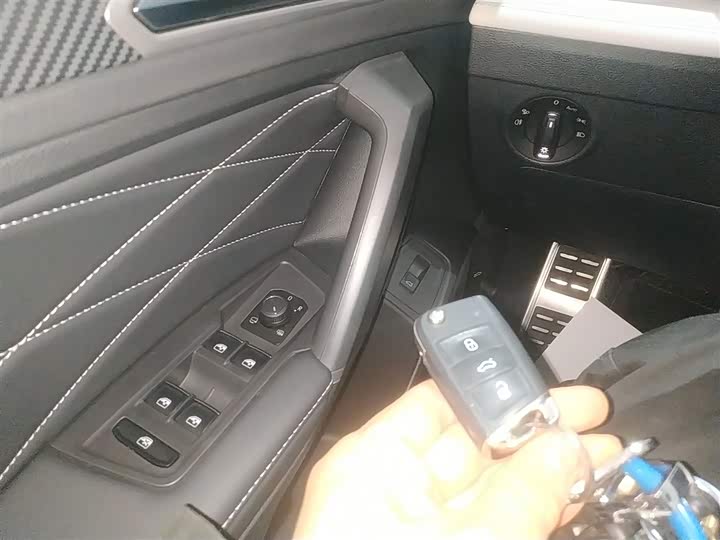 Фото 9 - Volkswagen Tiguan L Pro