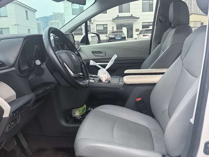 Фото 7 - Toyota Granvia