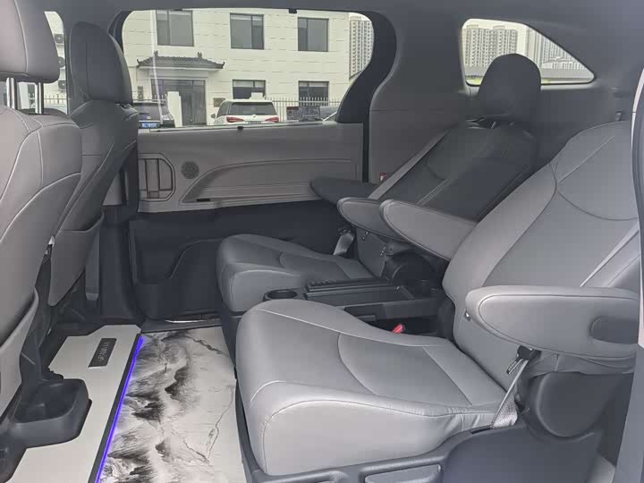 Фото 9 - Toyota Granvia