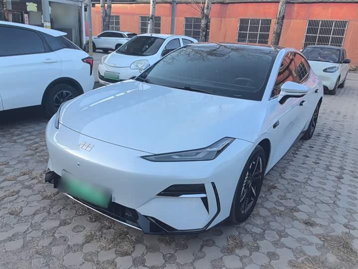 Фото 2 - Geely Galaxy E8