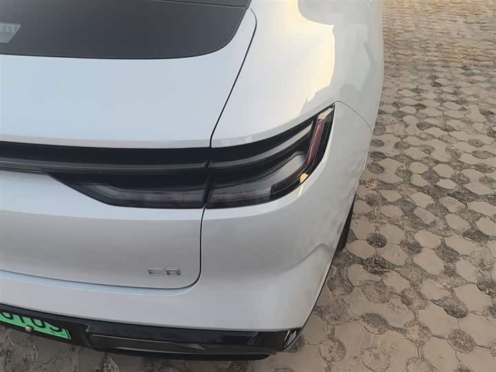 Фото 8 - Geely Galaxy E8