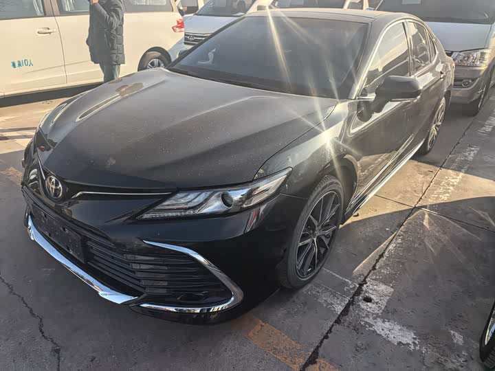 Фото 1 - Toyota Camry