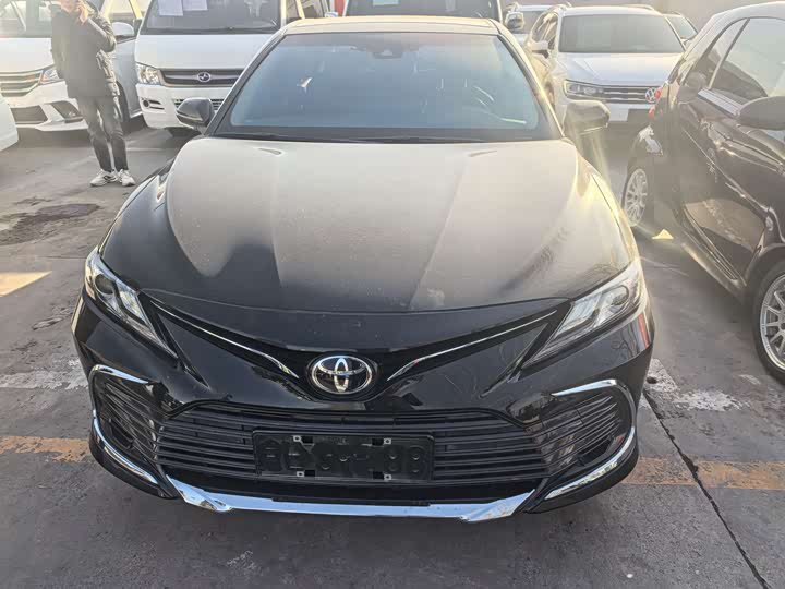 Фото 2 - Toyota Camry