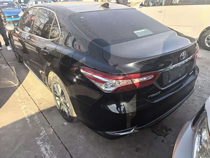 Фото 4 - Toyota Camry