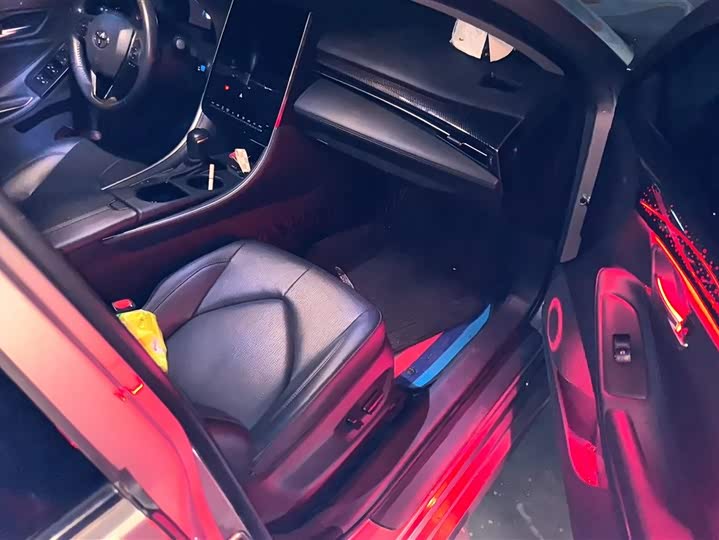 Фото 8 - Toyota Avalon