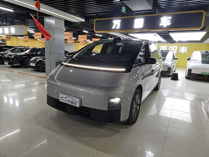 Фото 1 - LiXiang Mega