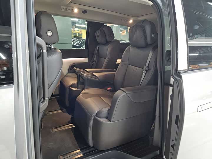 Фото 4 - LiXiang Mega