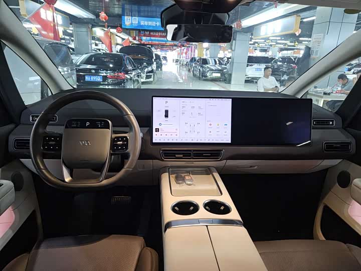 Фото 5 - LiXiang Mega