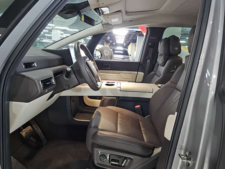 Фото 6 - LiXiang Mega