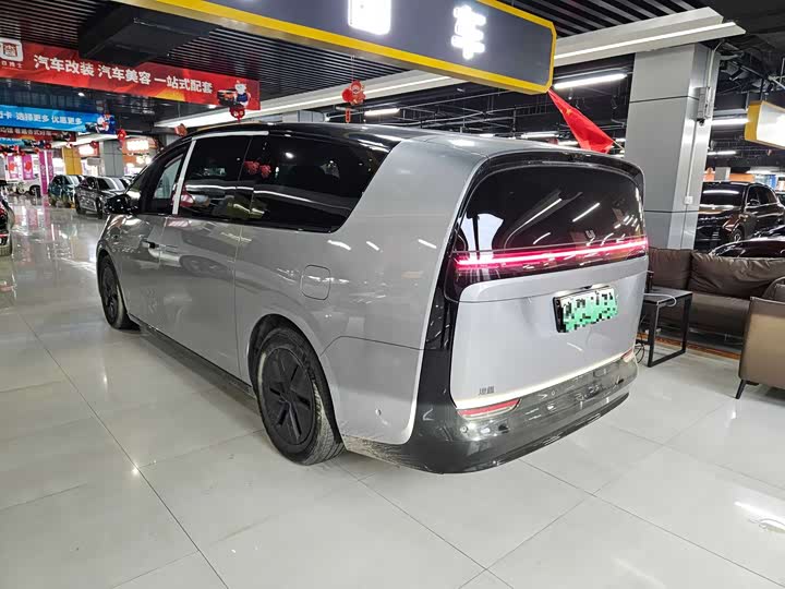 Фото 8 - LiXiang Mega