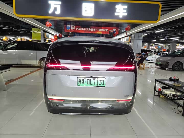 Фото 9 - LiXiang Mega