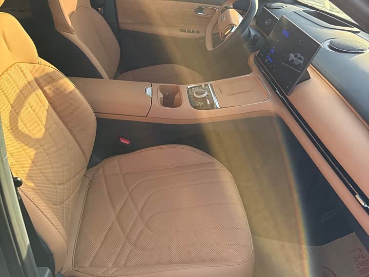 Фото 8 - Geely Galaxy Starship 7