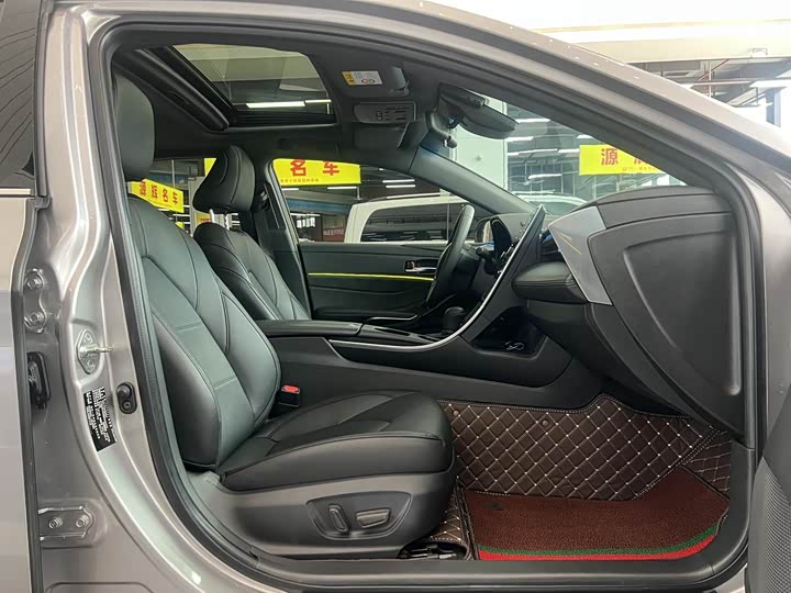 Фото 8 - Toyota Avalon