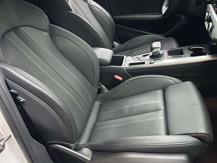 Фото 2 - Audi A4L