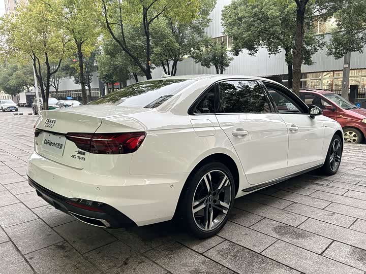 Фото 9 - Audi A4L