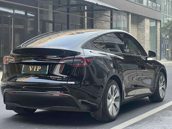 Фото 6 - Tesla Model Y