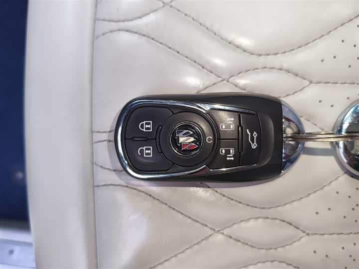 Фото 9 - Buick GL8 ES