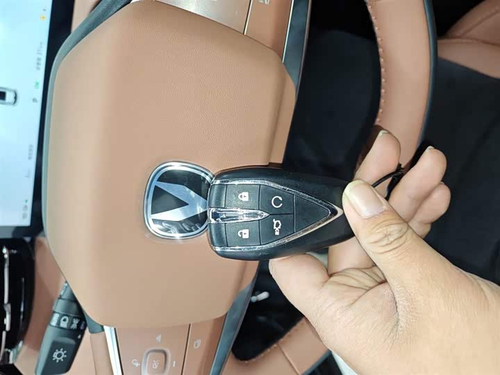 Фото 9 - Changan UNI-Z Hybrid