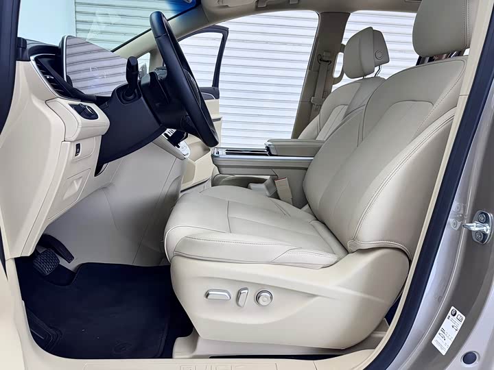 Фото 6 - Buick GL8 ES