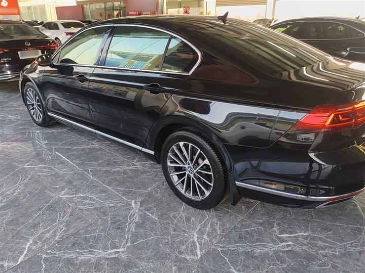 Фото 5 - Volkswagen Magotan