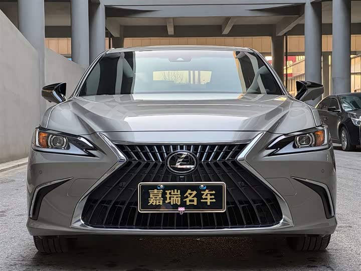 Фото 2 - Lexus ES