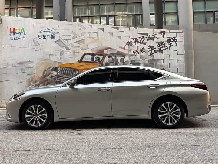 Фото 3 - Lexus ES