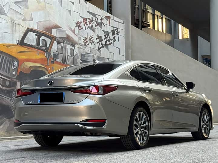 Фото 5 - Lexus ES