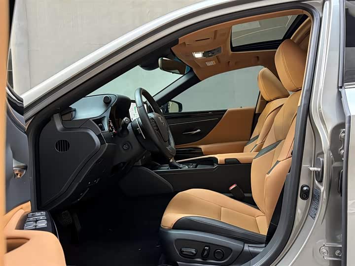 Фото 9 - Lexus ES