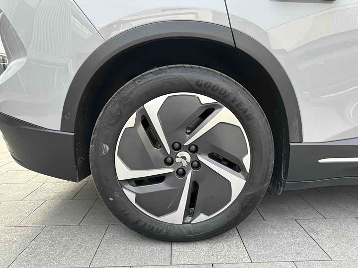 Фото 2 - Nio ES6