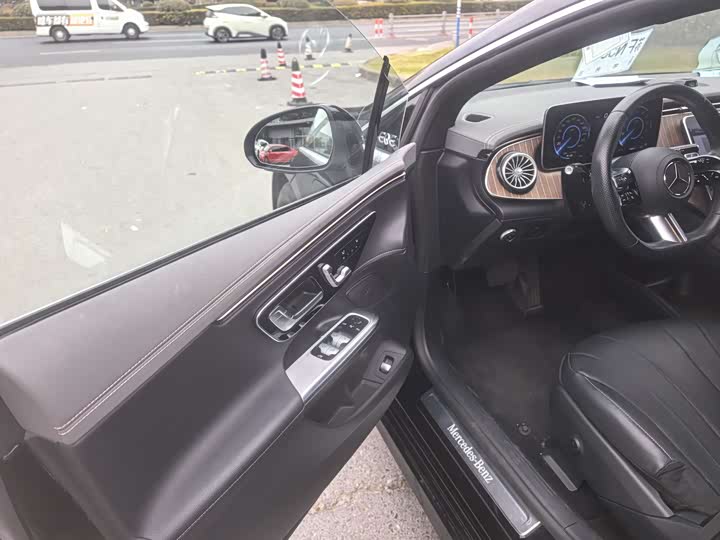 Фото 6 - Mercedes-Benz EQE