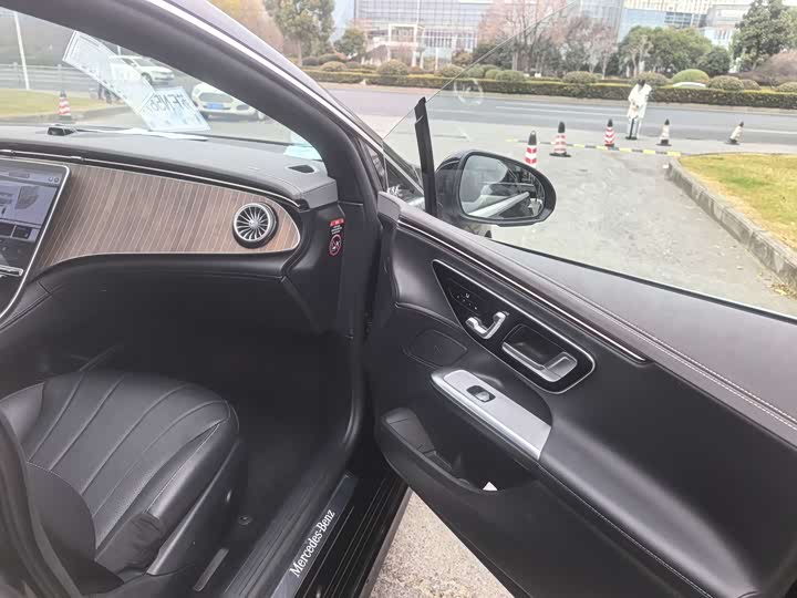 Фото 9 - Mercedes-Benz EQE