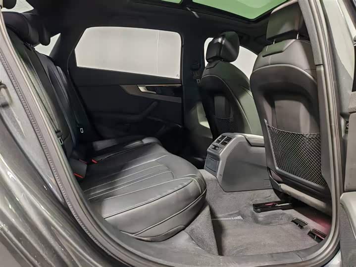 Фото 6 - Audi A4L