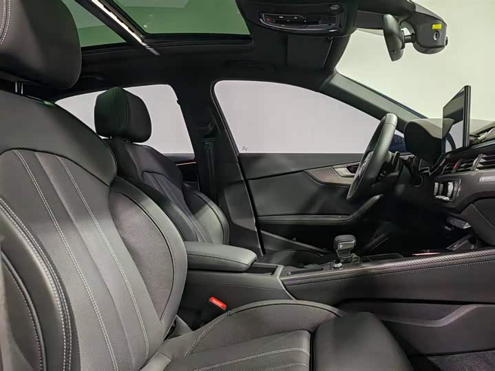 Фото 8 - Audi A4L